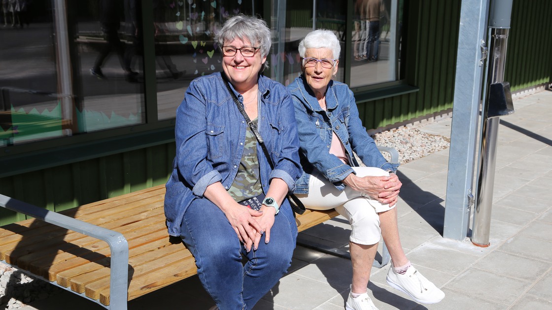 Gith och Marianne Sjölander på Öppet Hus på Ransbergs skola den 4 maj 2024.