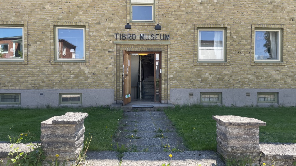 Tibro museum entré öppen dörr