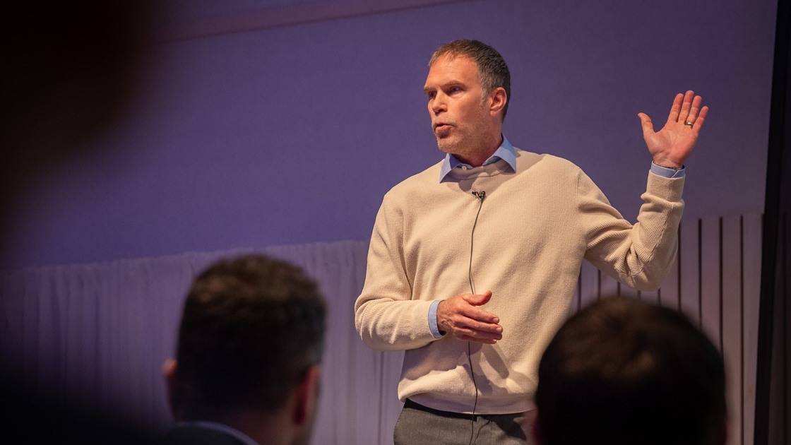 Fredrik Agelén, projektledare på Volvo, ger en lägesrapport om Volvos etablering av en battericellsfabrik i Mariestad.
