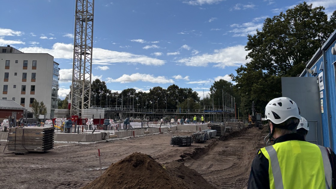 Byggarbetsplats för Tibrobyggens arbete med Järnvägsparken 65+.