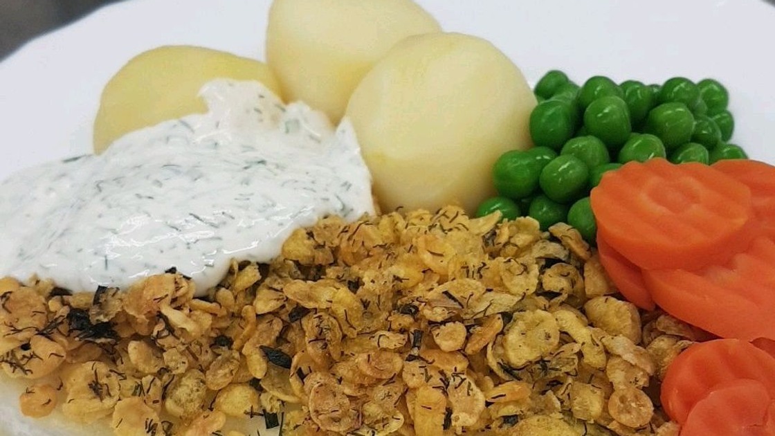 Maträtt med fisk och potatis