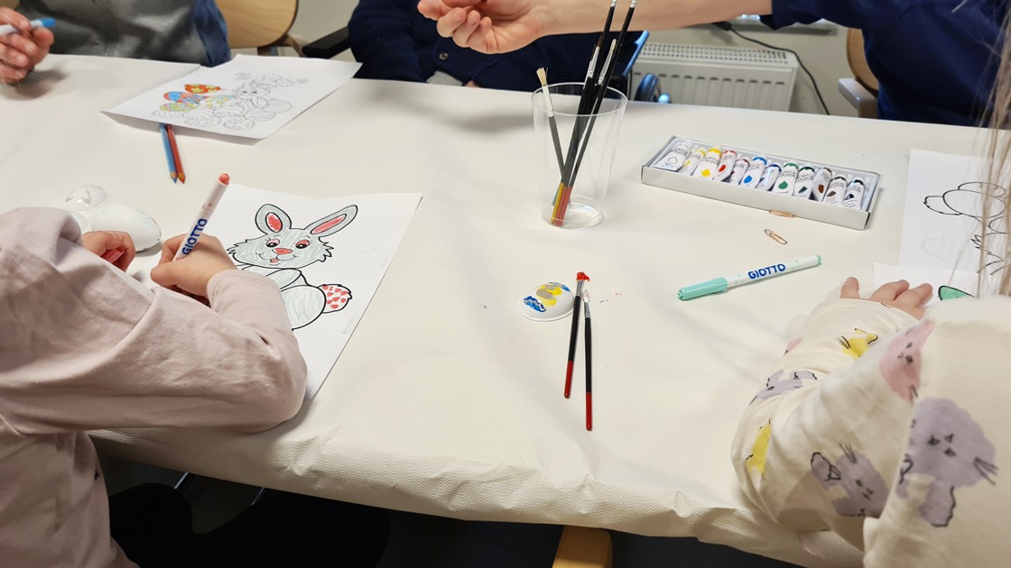 Bilden visar påskpyssel på Bonargården.