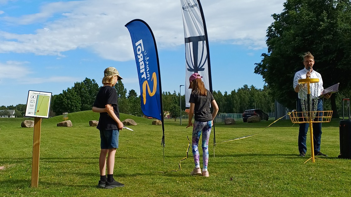 Invigning av discgolfbanan vid Fågelvik den 24 juni 2026.