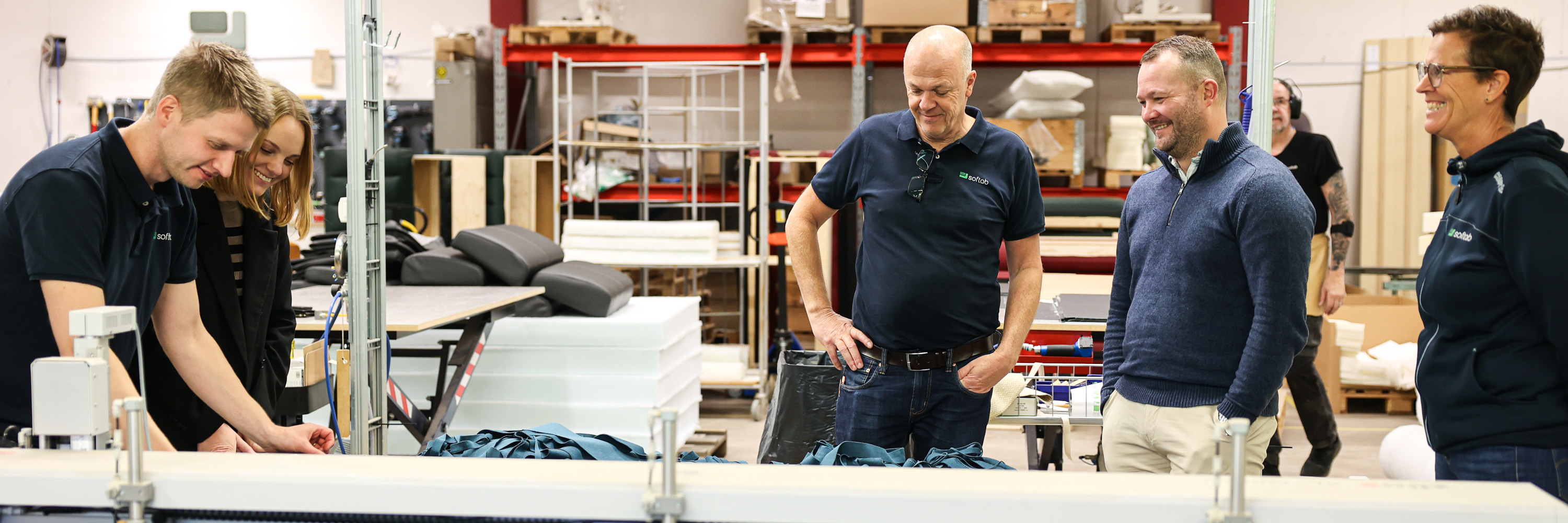 Tillväxt Tibro är på företagsbesök i en stoppmöbelfabrik