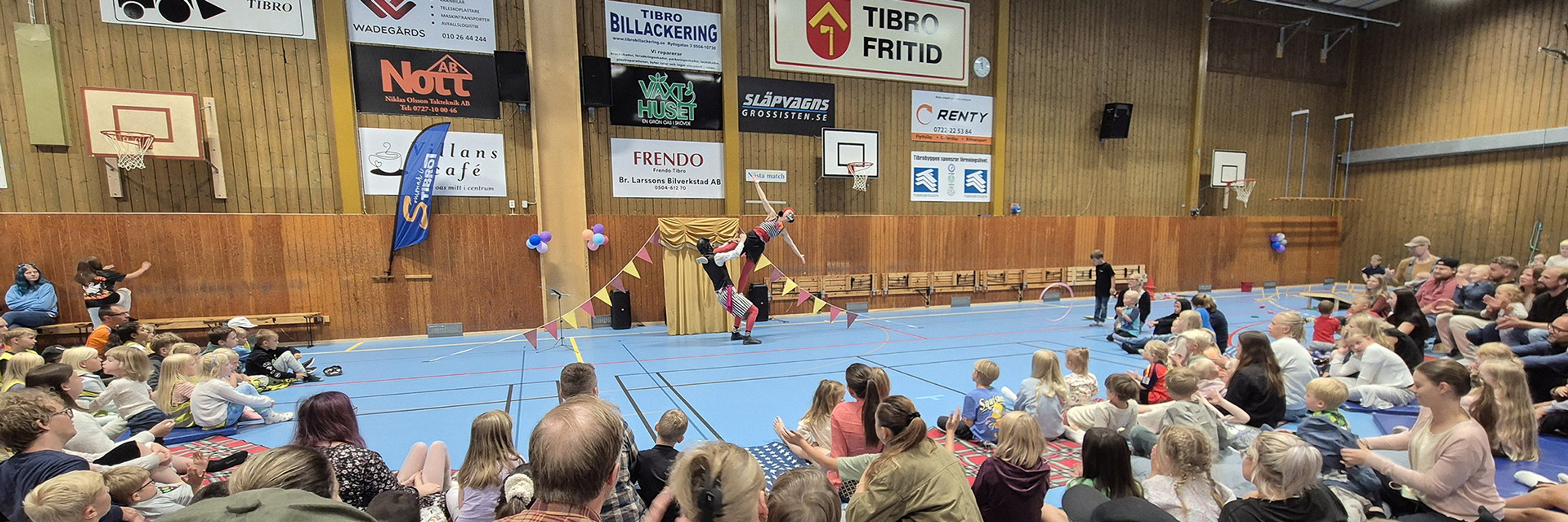 Cirkusdag i Tibro sporthall med Cirkus Trattofon 7 juli 2026.