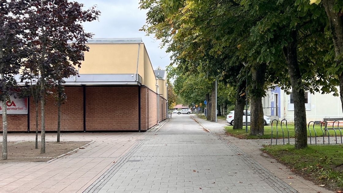 Passage mellan ICA och Järnvägsparken i Tibro centrum