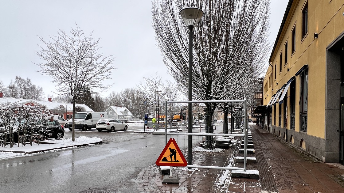 Avstängning av gatan vid Stora torget vid byte av dagvattenledningar från 12 mars till 25 april.