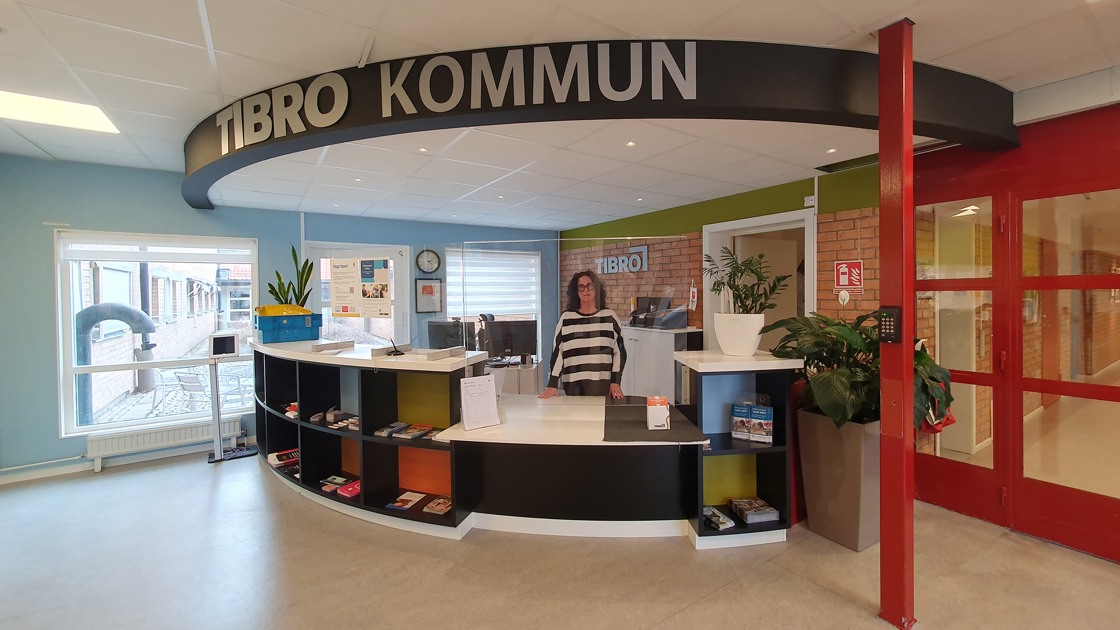 Ingela Ahlin i Tibros kommunreception.