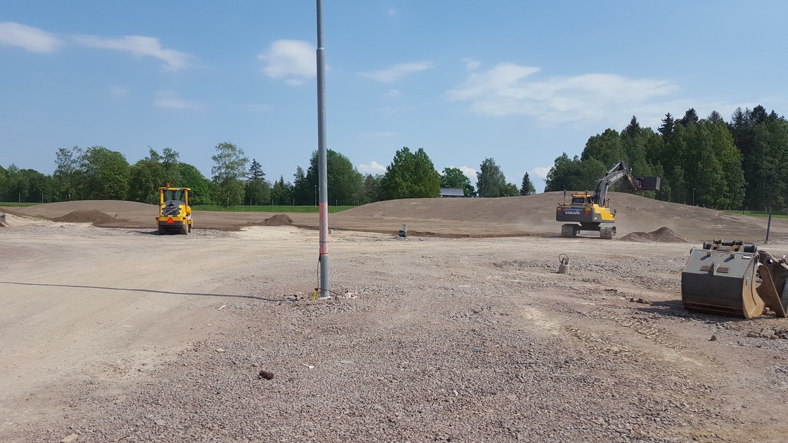 Anläggning av skolgården vid Baggeboskolan juni 2019.