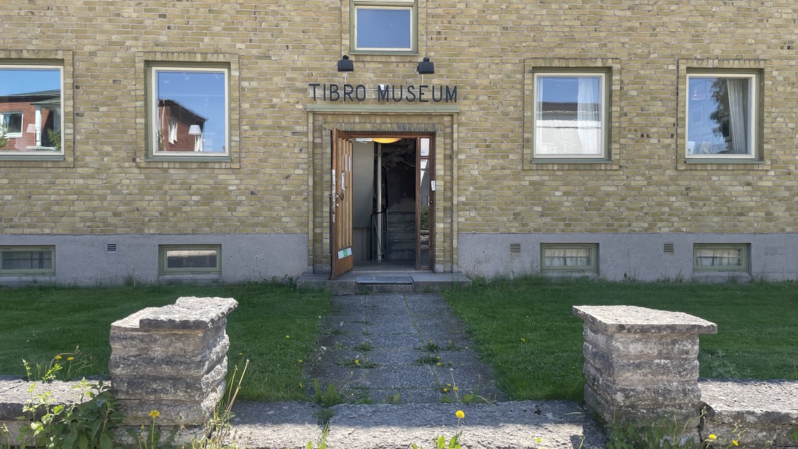 Tibro museum entré öppen dörr