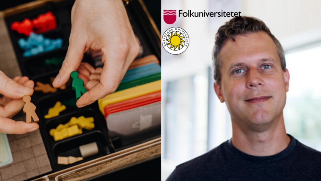 Två bilder i en. Till höger porträttbild på David Olsson, uppe till vänster loggor för Karlstads universitet och Folkuniversitetet. Till vänster i bild ett par händer som håller i spelmarkörer och ett brädspel.
