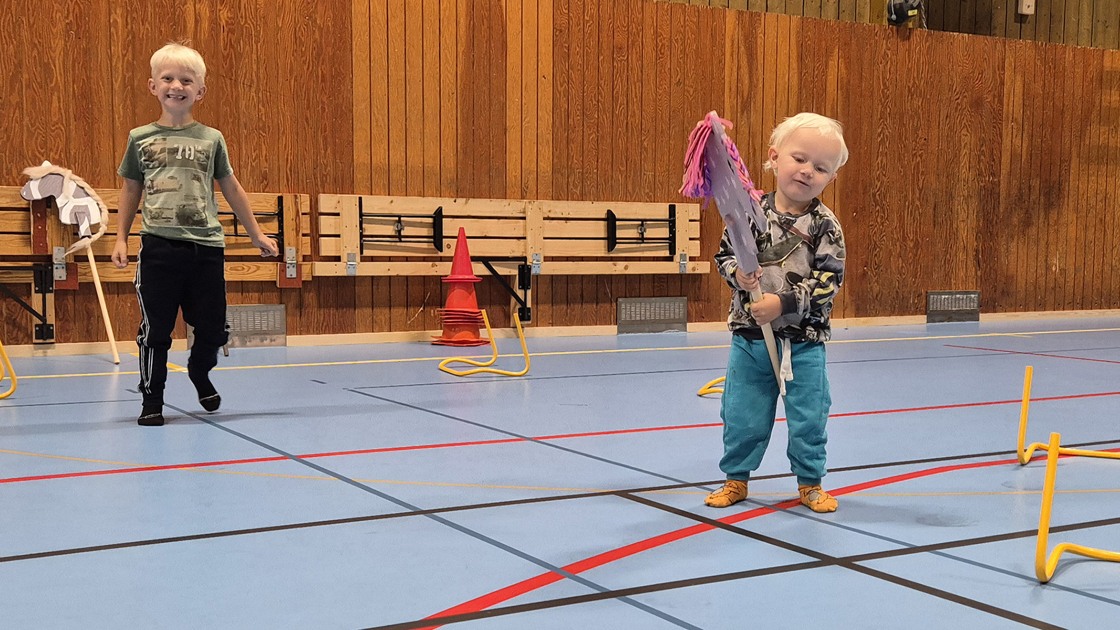 Cirkusdag i Tibro sporthall med Cirkus Trattofon 7 juli 2026.