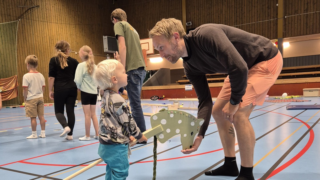 Cirkusdag i Tibro sporthall med Cirkus Trattofon 7 juli 2026.