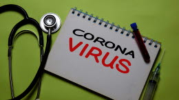 Stetoskop och block med ordet Coronavirus på.