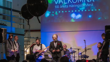 Mattias Peterson hälsar välkomna på Tibro näringslivsfest
